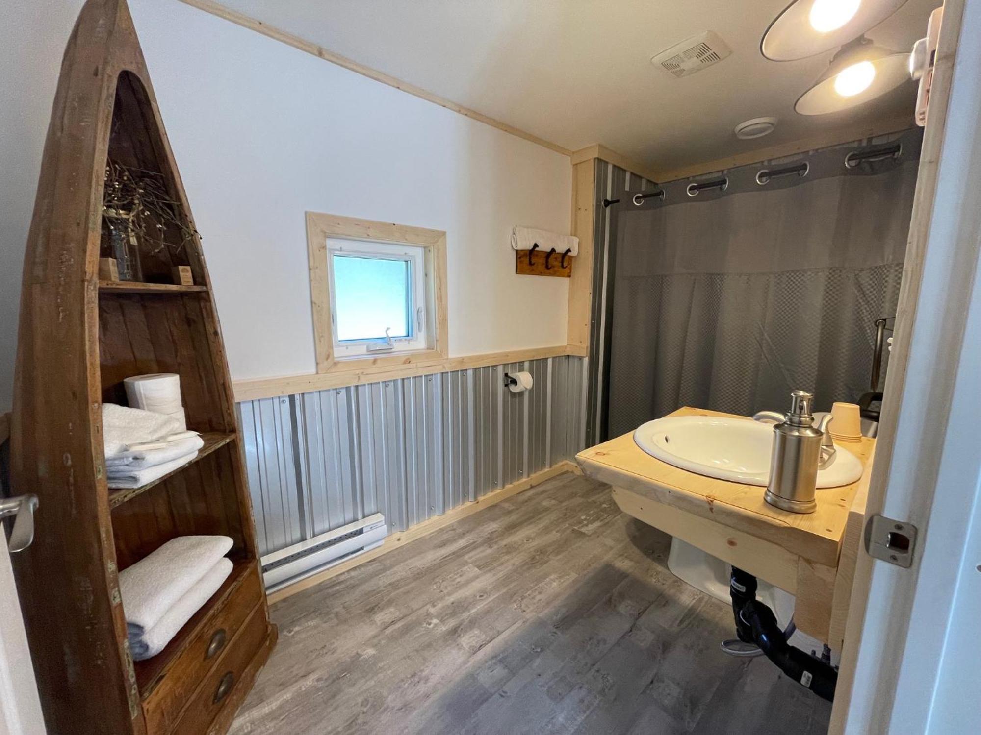 Mount Logan Ecolodge & Retreat Center Haines Junction Eksteriør bilde