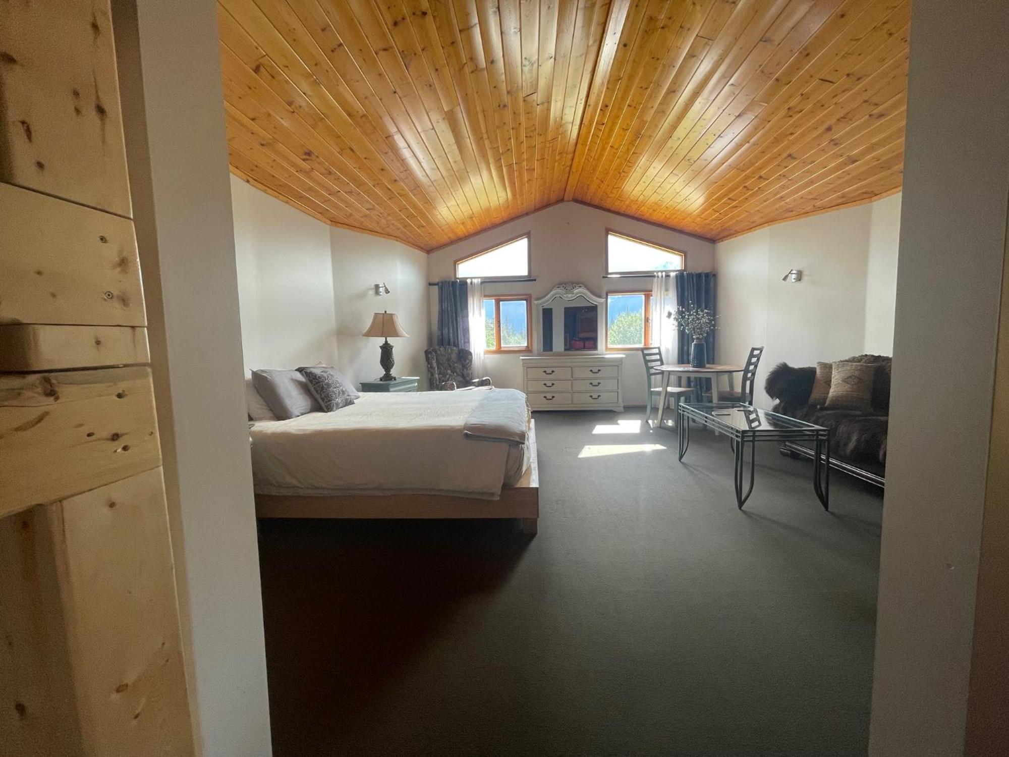 Mount Logan Ecolodge & Retreat Center Haines Junction Eksteriør bilde