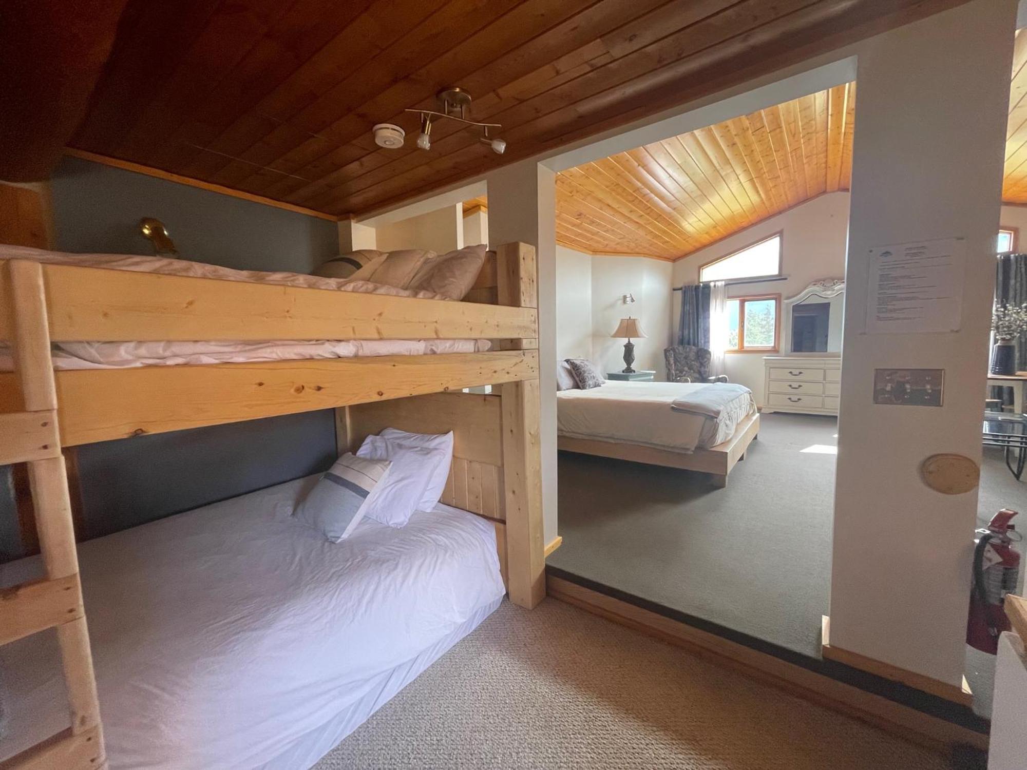 Mount Logan Ecolodge & Retreat Center Haines Junction Eksteriør bilde